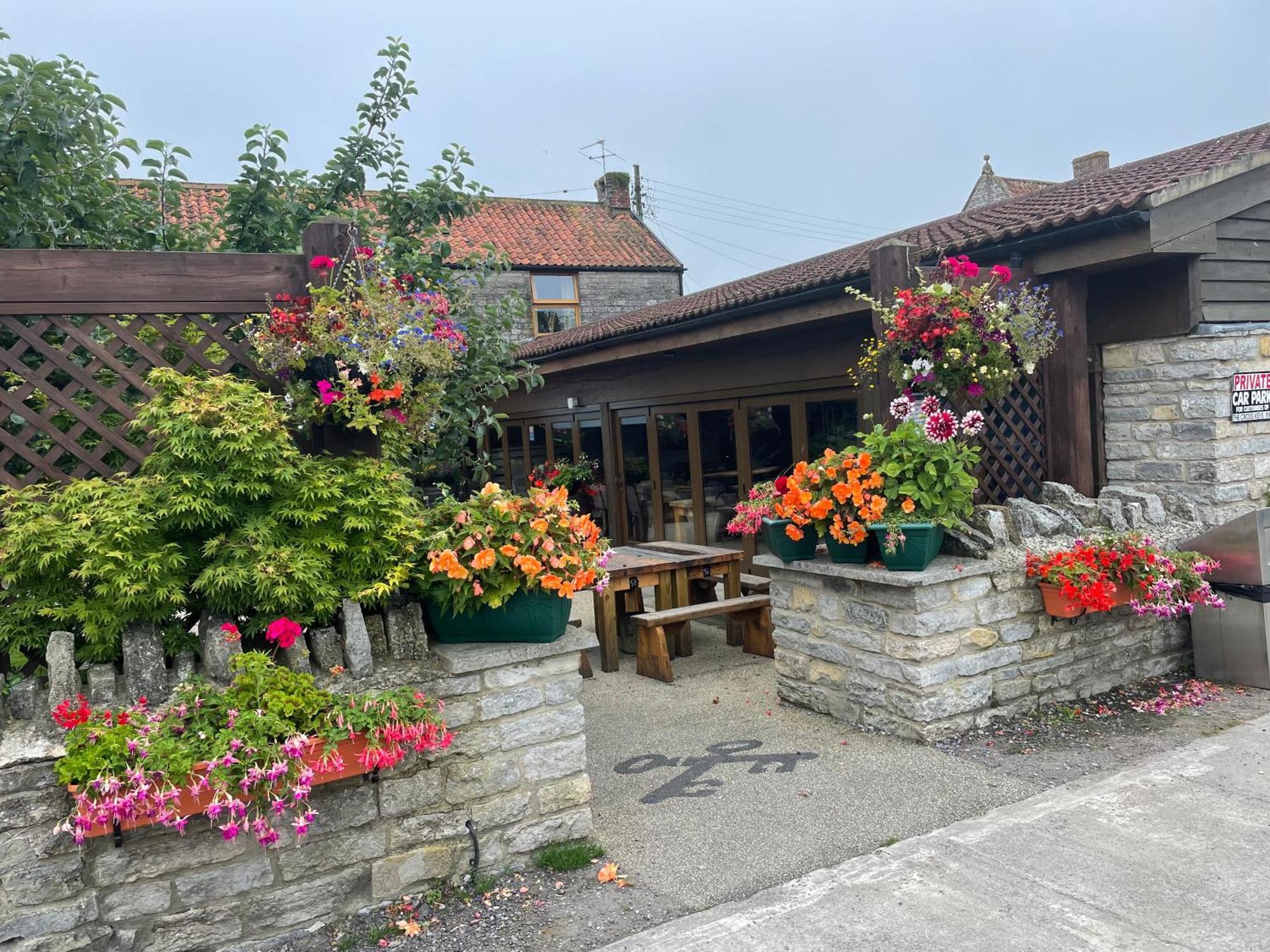 Cross Keys Inn Lydford-on-Fosse Exteriör bild
